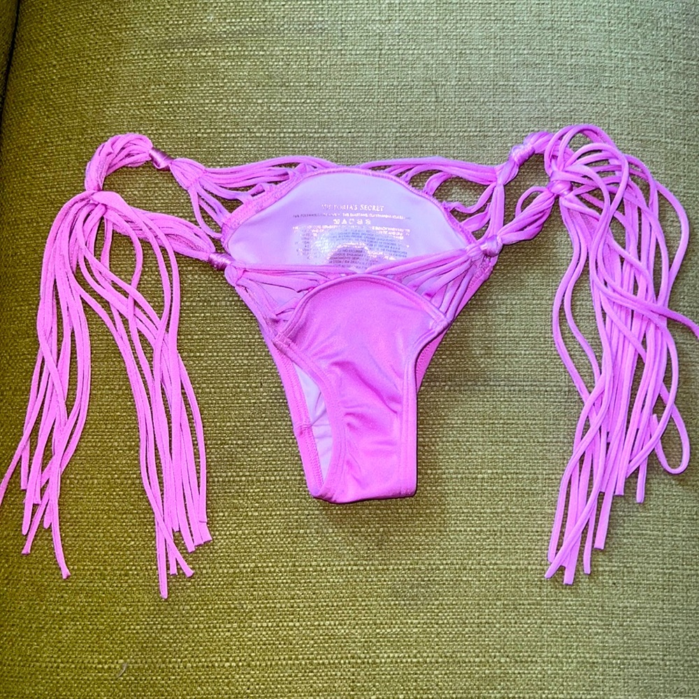 Victoria’s Secret Tie-Bikini Bottoms pink